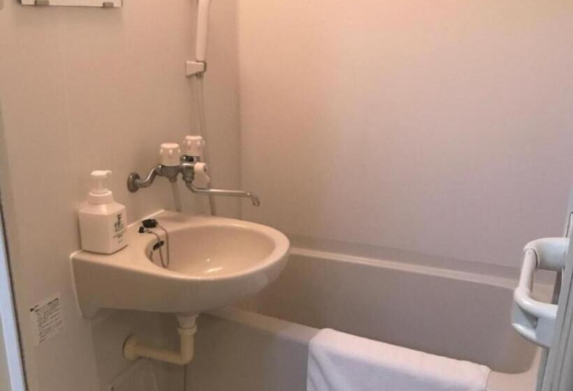 Camera Deluxe, Nahawest Inn