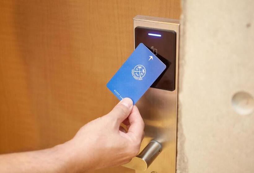 Camera Standard Piano Superiore, Nahawest Inn