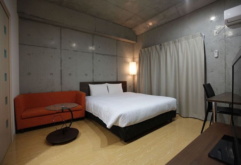 Camera Comfort, Nahawest Inn