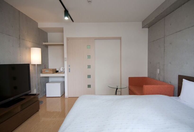 Camera Comfort, Nahawest Inn