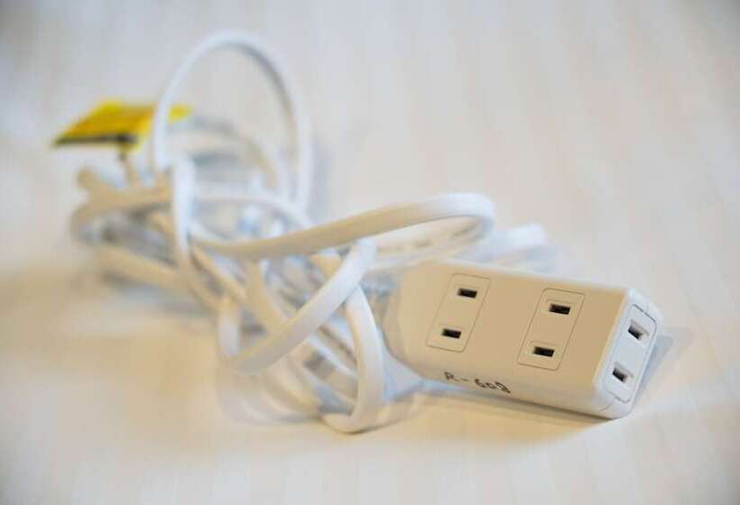 Camera Deluxe, Nahawest Inn