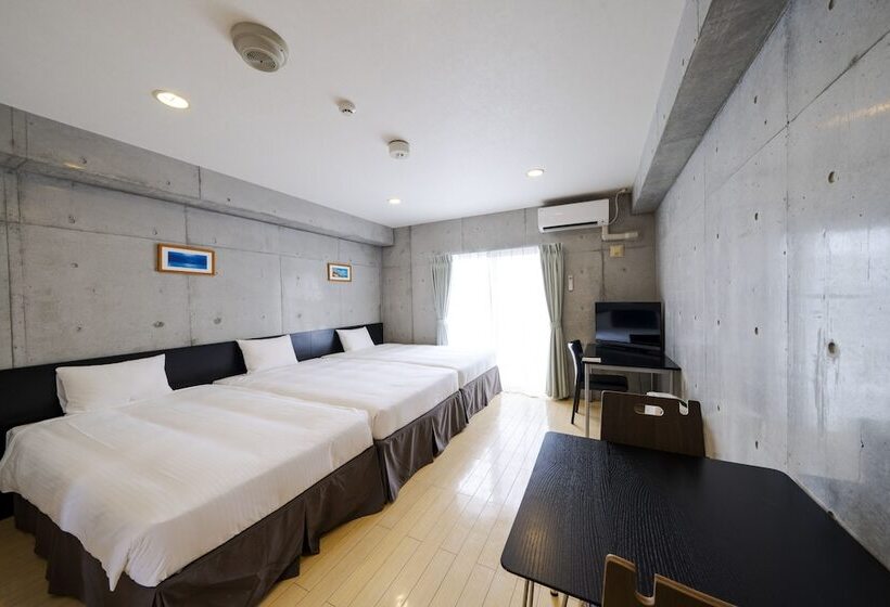 Camera Tripla Standard, Nahawest Inn