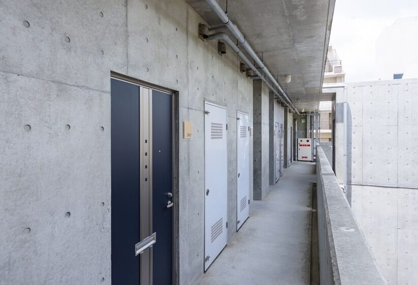 Camera Tripla Standard, Nahawest Inn