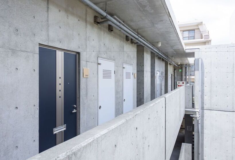 Camera Tripla Standard, Nahawest Inn