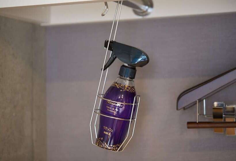 Camera Tripla Standard, Nahawest Inn