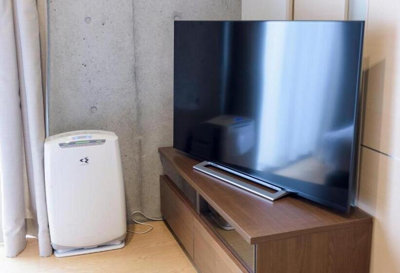 Camera Deluxe, Nahawest Inn