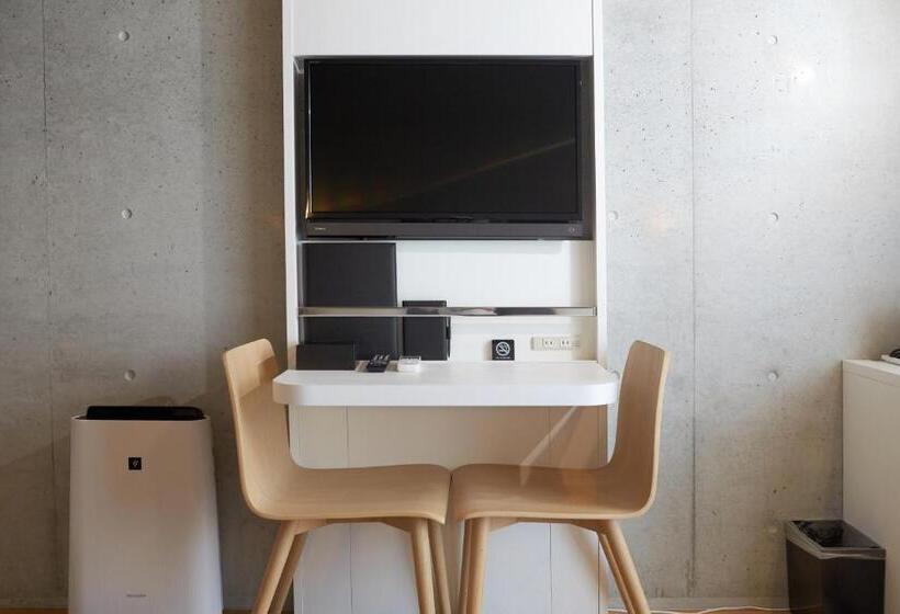 Camera Standard, Nahawest Inn