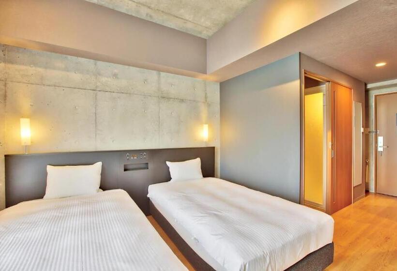 Camera Standard, Nahawest Inn