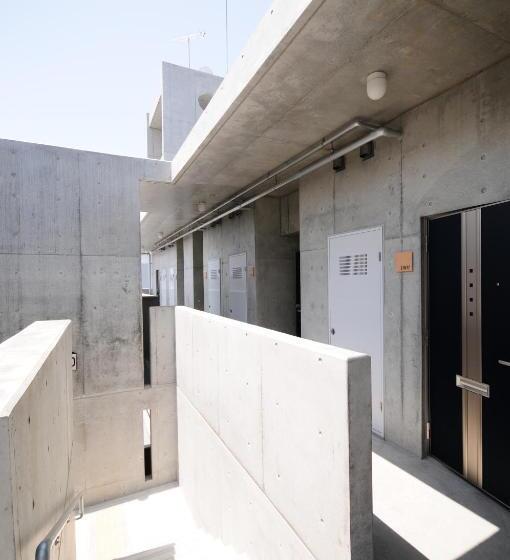 Camera Tripla Standard, Nahawest Inn