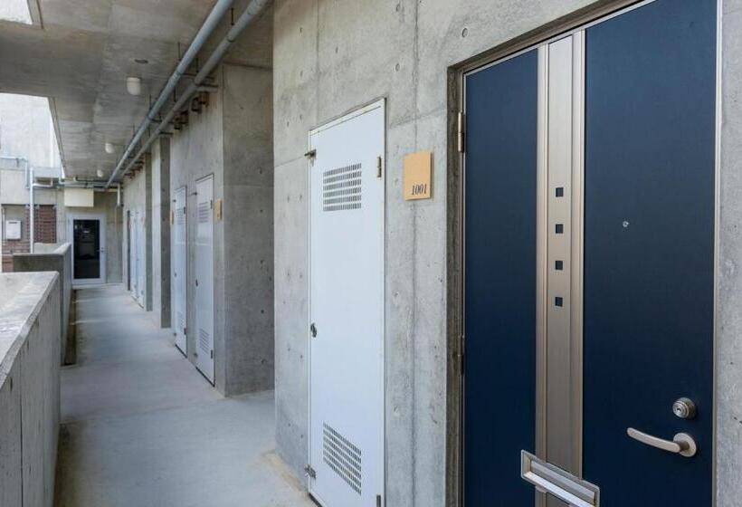 Camera Tripla Standard, Nahawest Inn