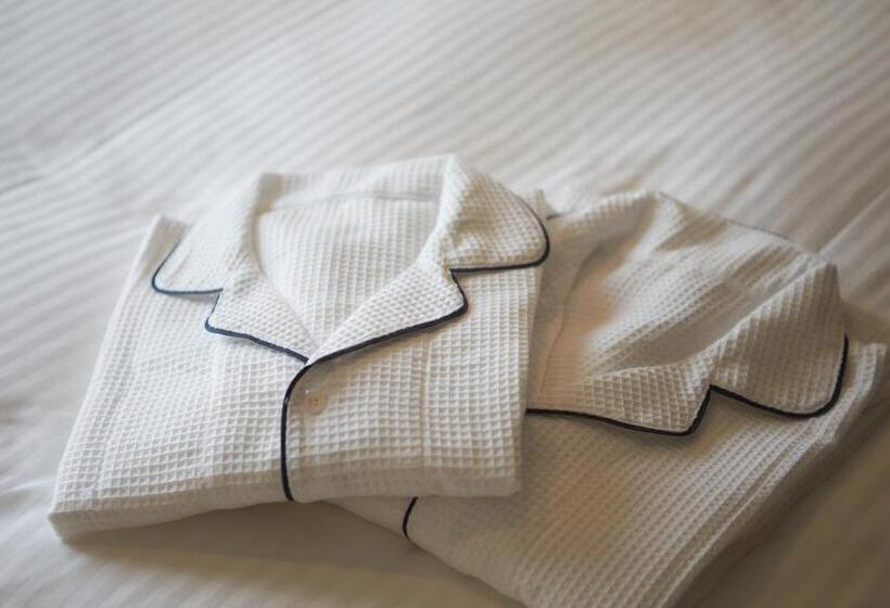 غرفة قياسية ثلاثية, Nahawest Inn