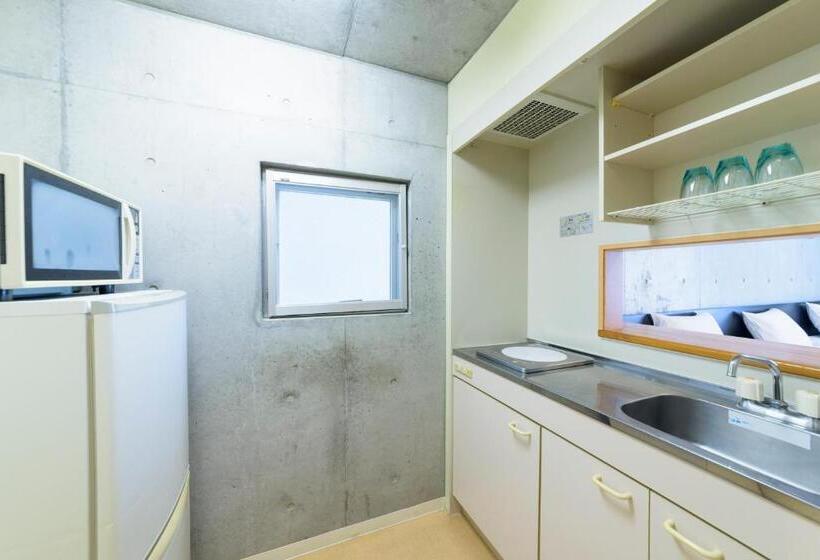 Camera Tripla Standard, Nahawest Inn