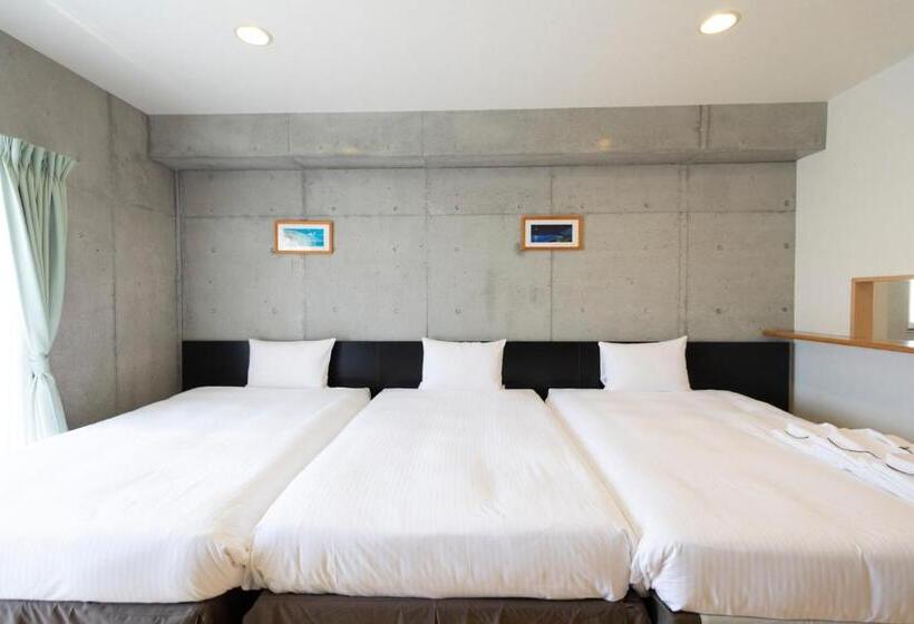 Camera Tripla Standard, Nahawest Inn