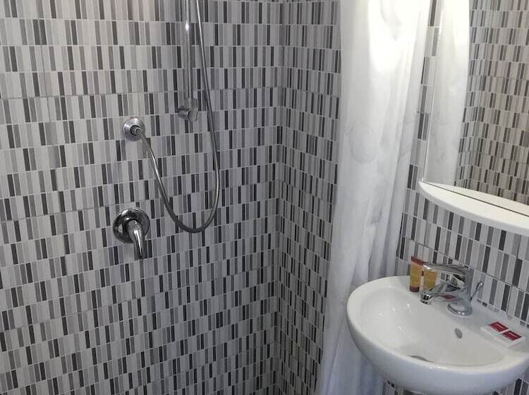 スタンダードシングルルーム, One