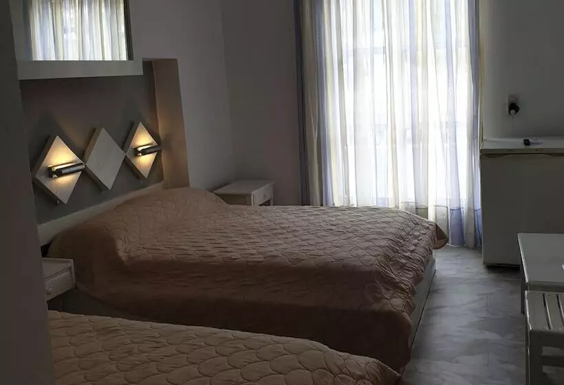 اتاق استاندارد سه نفره, Porto Castello
