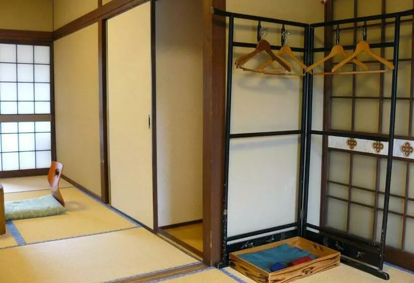 バスルーム共有のトリプルスタンダード, Ryokan Yamashiroya
