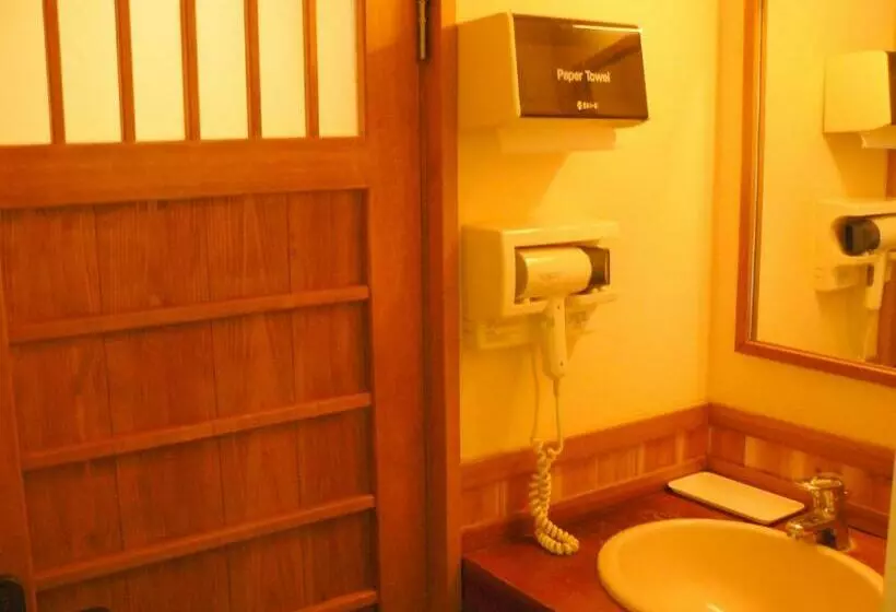 バスルーム共有のトリプルスタンダード, Ryokan Yamashiroya