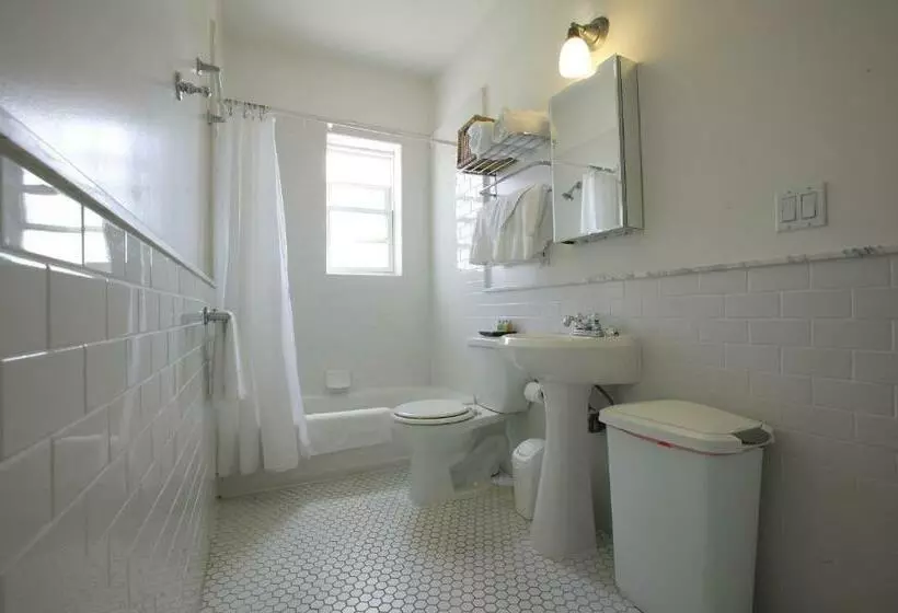 スタンダードスタジオ, Venice Suites
