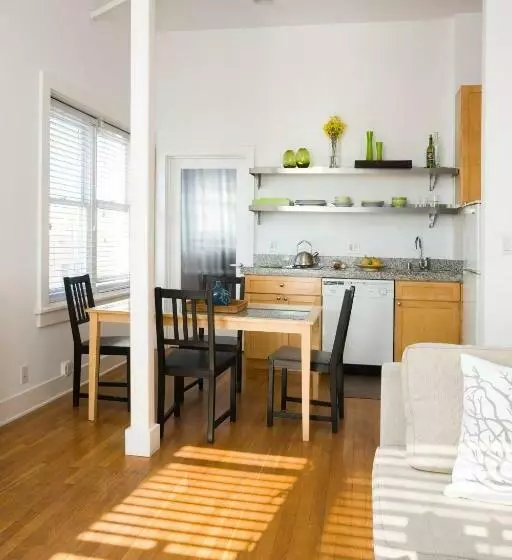 オーシャンビュースイート, Venice Suites