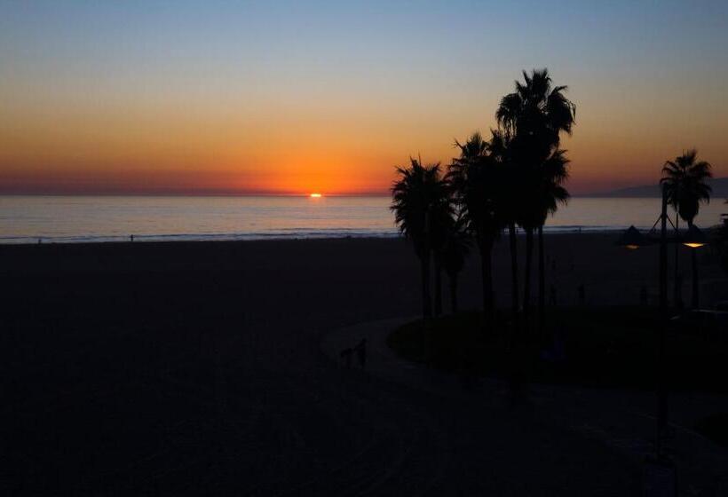 سوییت با چشمانداز دریا, Venice Suites