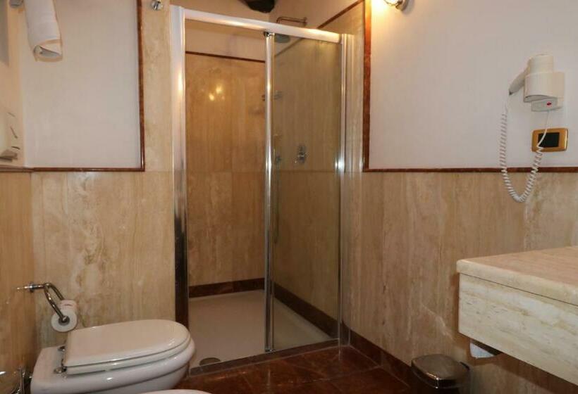 标准间, Villa Lampedusa