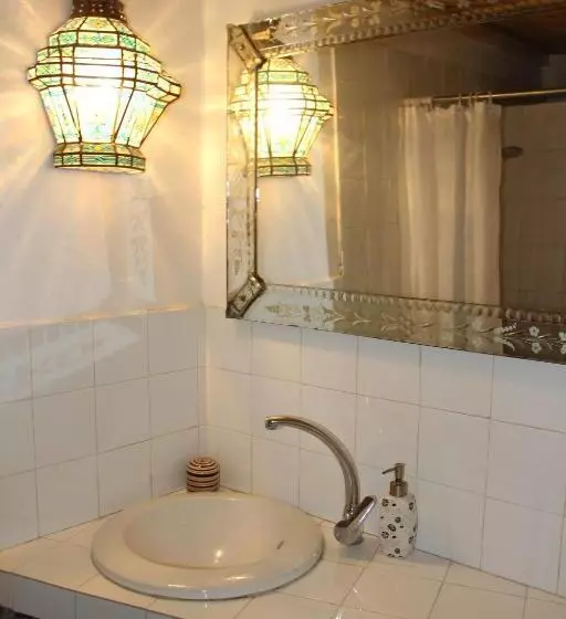 تختخواب در اتاق مشترک, Bayt Alice Hostel