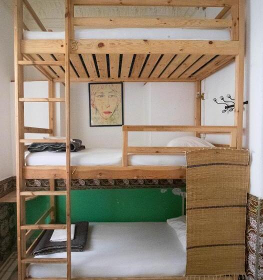 تختخواب در اتاق مشترک, Bayt Alice Hostel