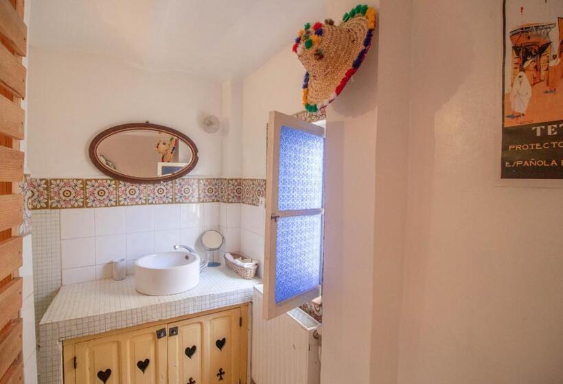 تختخواب در اتاق مشترک, Bayt Alice Hostel