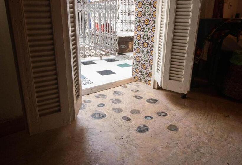 تختخواب در اتاق مشترک, Bayt Alice Hostel