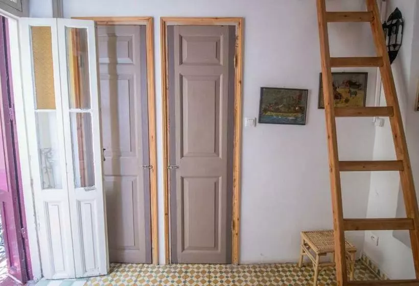 اتاق استاندارد با بالکن, Bayt Alice Hostel