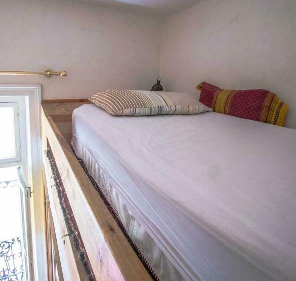 اتاق استاندارد با بالکن, Bayt Alice Hostel