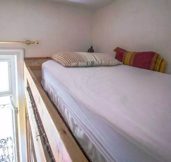 اتاق استاندارد با بالکن, Bayt Alice Hostel
