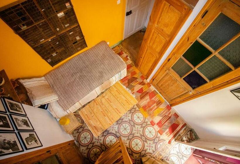 اتاق استاندارد یک نفره, Bayt Alice Hostel