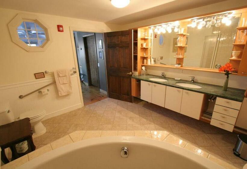 غرفة ديلوكس سرير كينج, Old Saco Inn