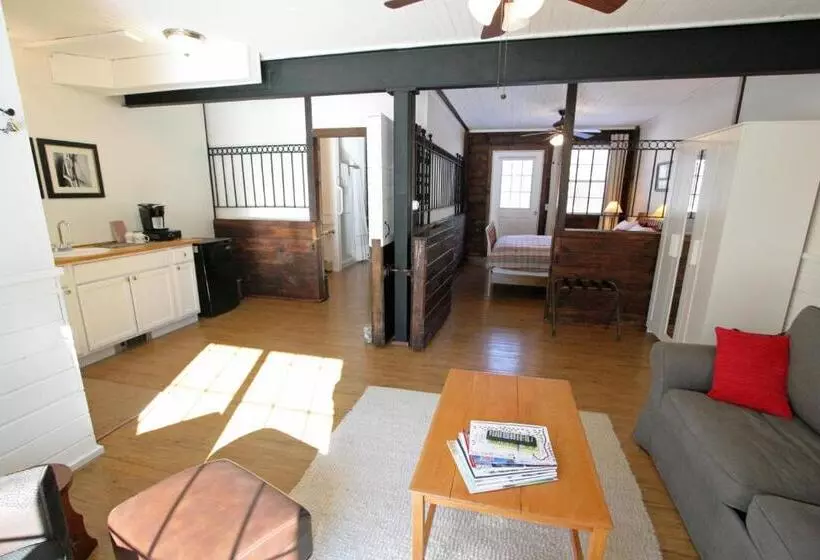 スイート, Old Saco Inn