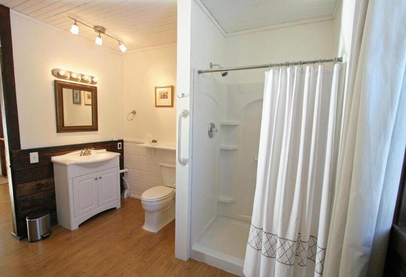 جناح, Old Saco Inn