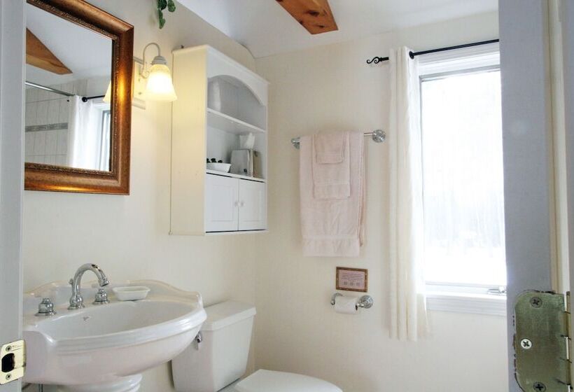 جناح, Old Saco Inn