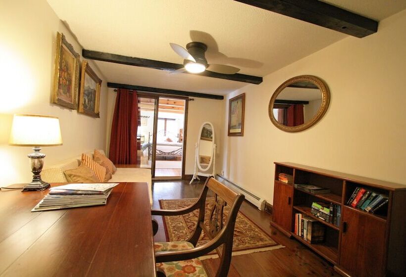 جناح, Old Saco Inn