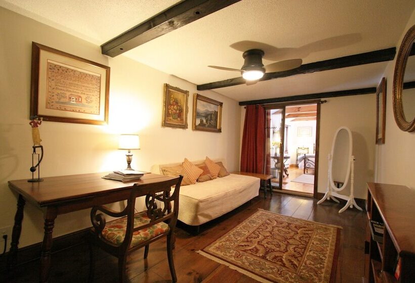 جناح, Old Saco Inn