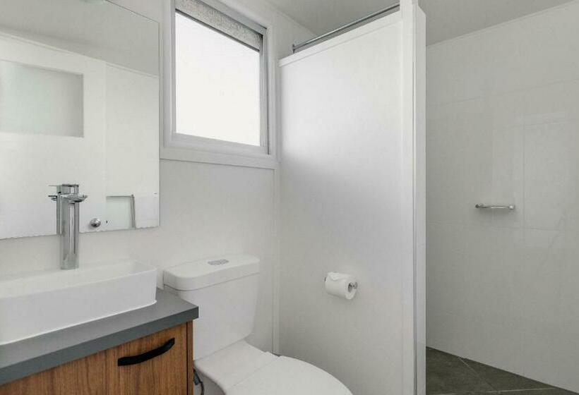 Economy Triple Room, Boomerang