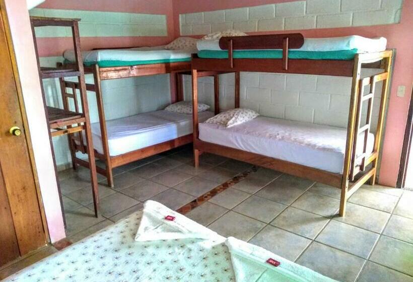 غرفة عائلية, Hostal Capurgana