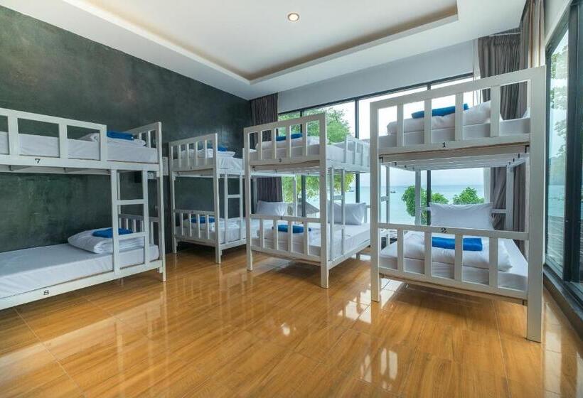 سرير فى غرفة مشتركه, Ibiza Phi Phi