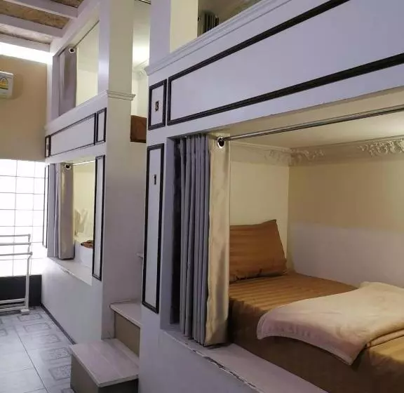 ルームシェアのワンベッド, Phuket Airport Inn