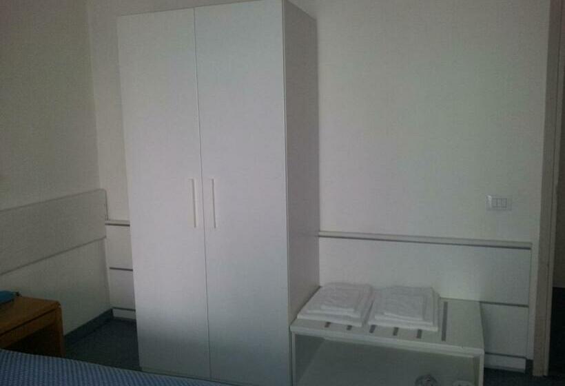 Habitació Estàndard, Post