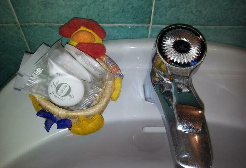 Habitació Estàndard, Post