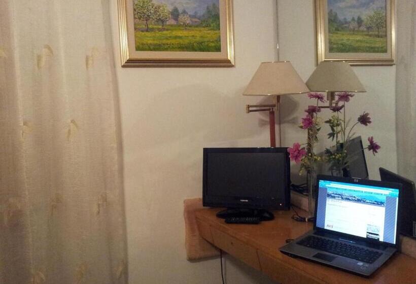 Habitació Estàndard, Post