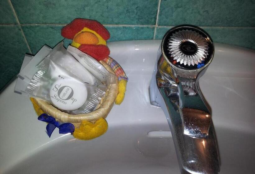 Habitació Deluxe, Post