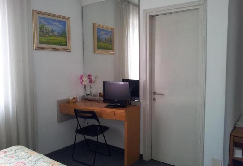 Habitació Triple Economy, Post