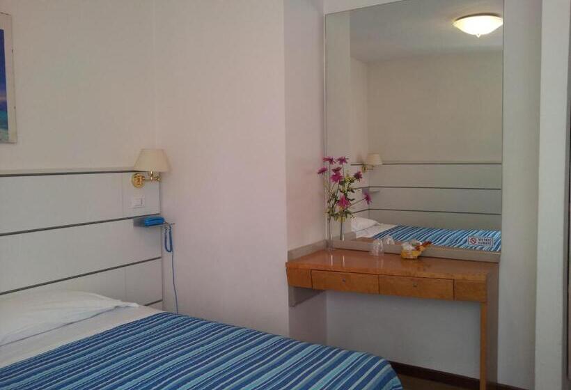 Habitació Triple Economy, Post