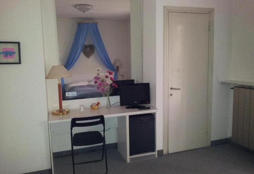 Comfort room with balcony, Post